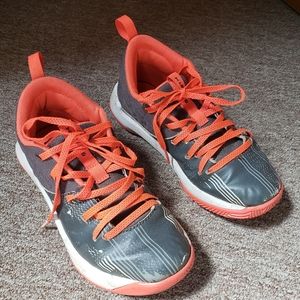 Kids Under Armour unisex orange sneakers Size Youth 2.5